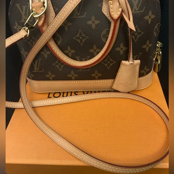 Louis Vuitton Alma BB *Beautiful Condition* w/lock, key & dustbag -like new! - Picture 8 of 16